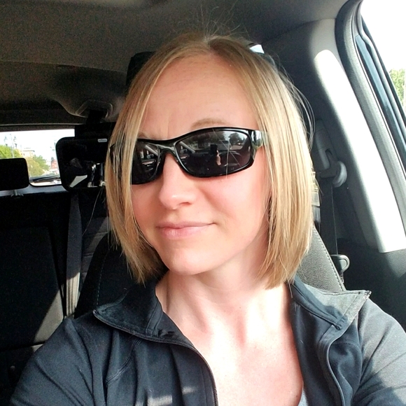 Meet your Posher, Aubrie - Picture 1 of 1